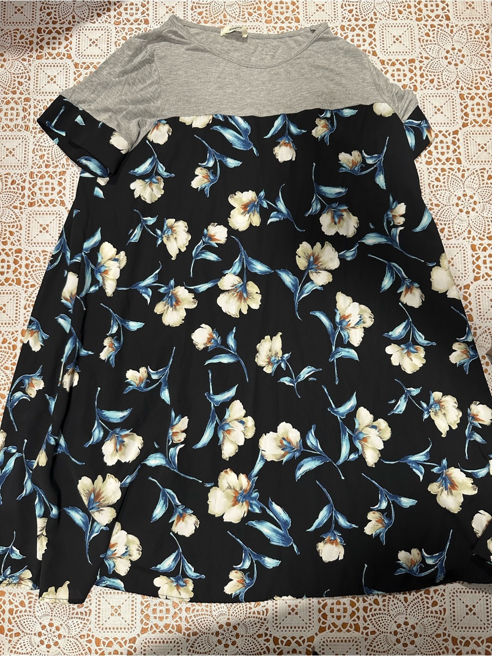 Éloges Floral Mixed Media Gray Black Tunic Top Blue Cream Flowers